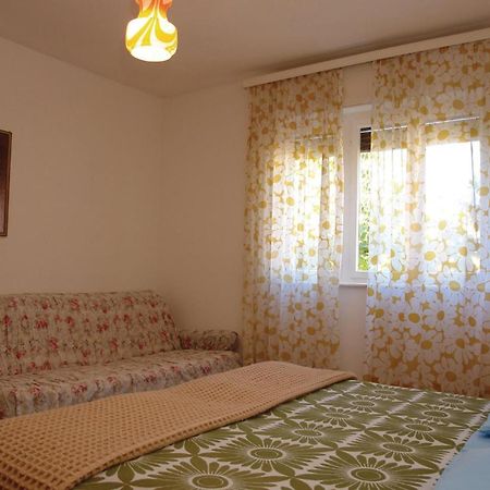 Stunning Apartment In Pula With Kitchen Екстериор снимка