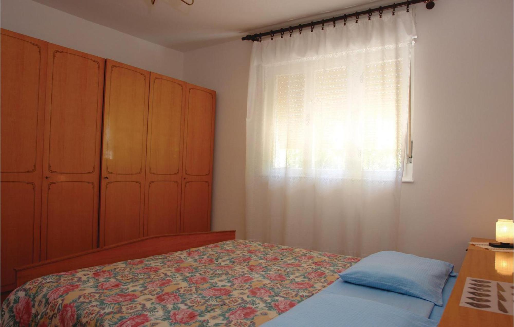 Stunning Apartment In Pula With Kitchen Екстериор снимка