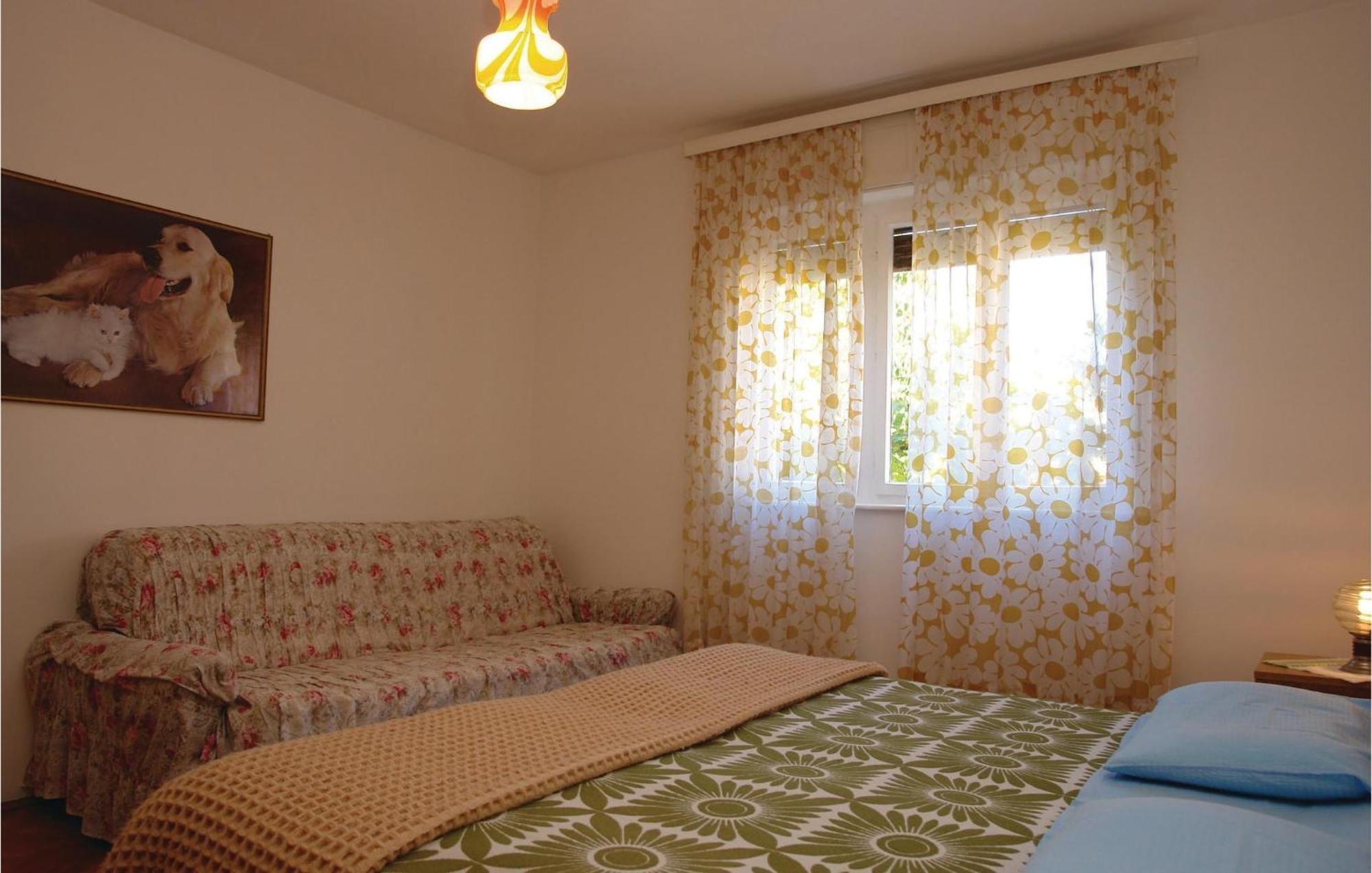 Stunning Apartment In Pula With Kitchen Екстериор снимка