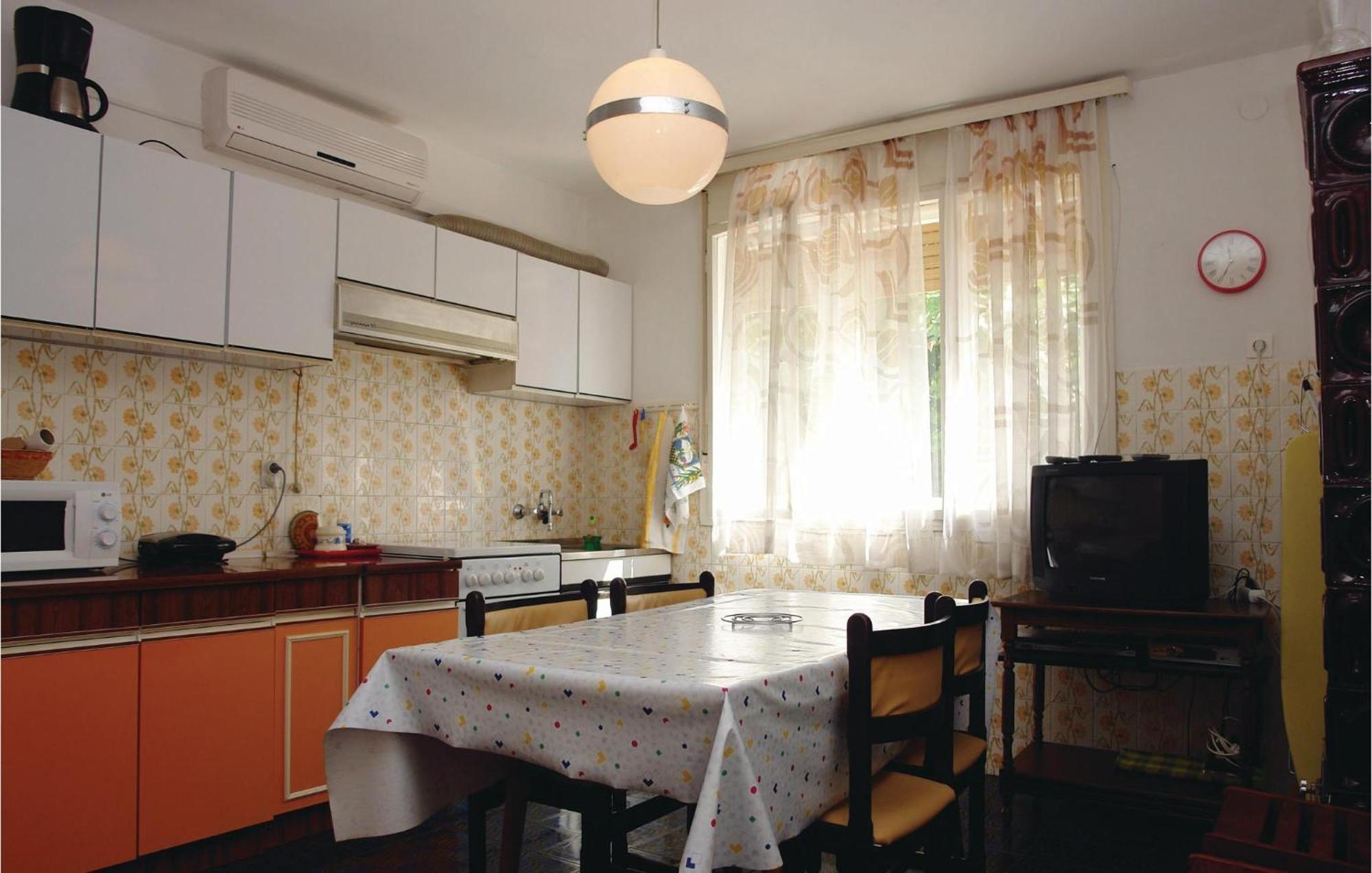 Stunning Apartment In Pula With Kitchen Екстериор снимка